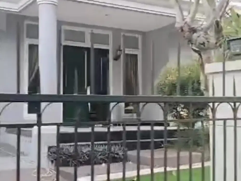 Rumah 2 Lantai Bagus Lokasi Strategis Di Modern Hills Tangerang Selatan - Akses Mudah