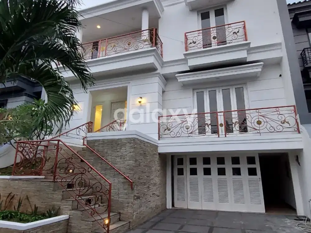 Rumah Dengan Swimming Pool Dalam Cluster di Cilandak Jakarta Selatan