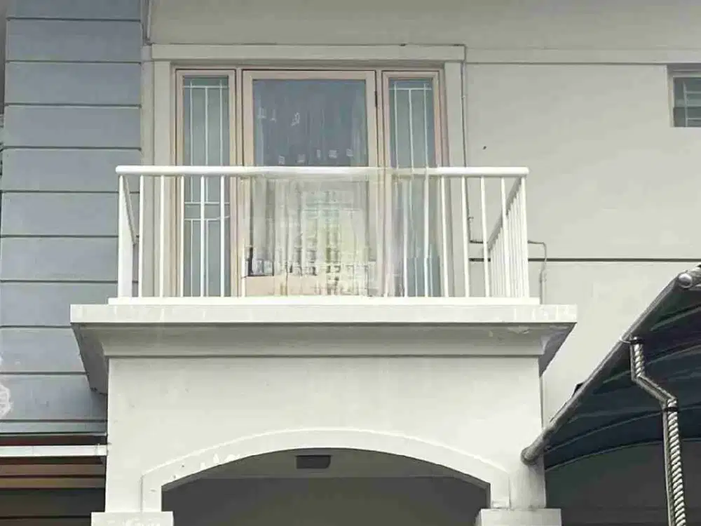Rumah Town House at Ancol 2 Lantai 120m, Furnished Jual Murah, Dalam Cluster
