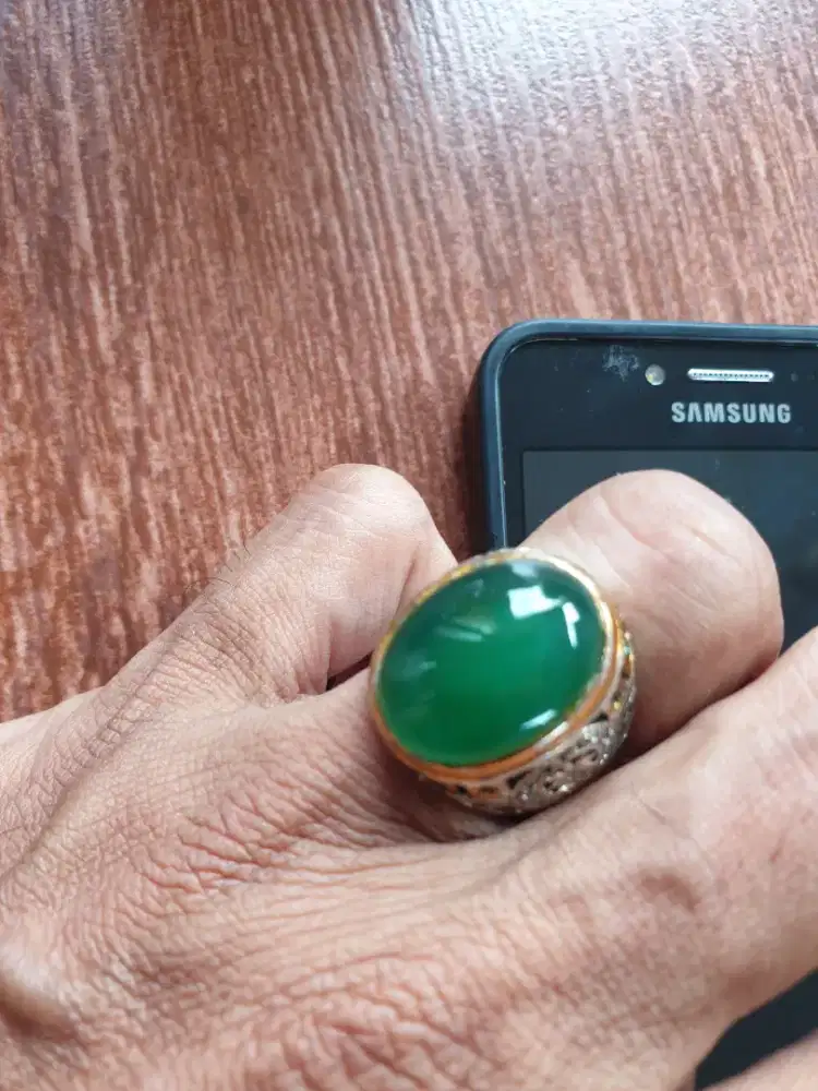 Batu garut hijau botol