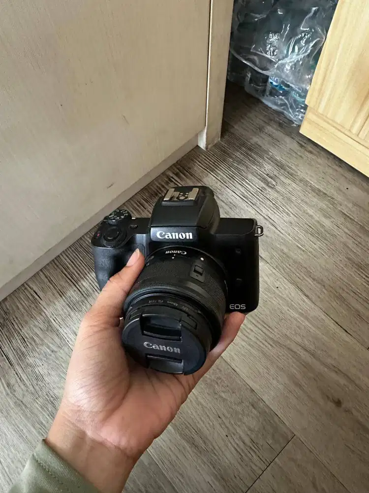 KAMERA CANON M50 + KIT HITAM KODE ICM 0859