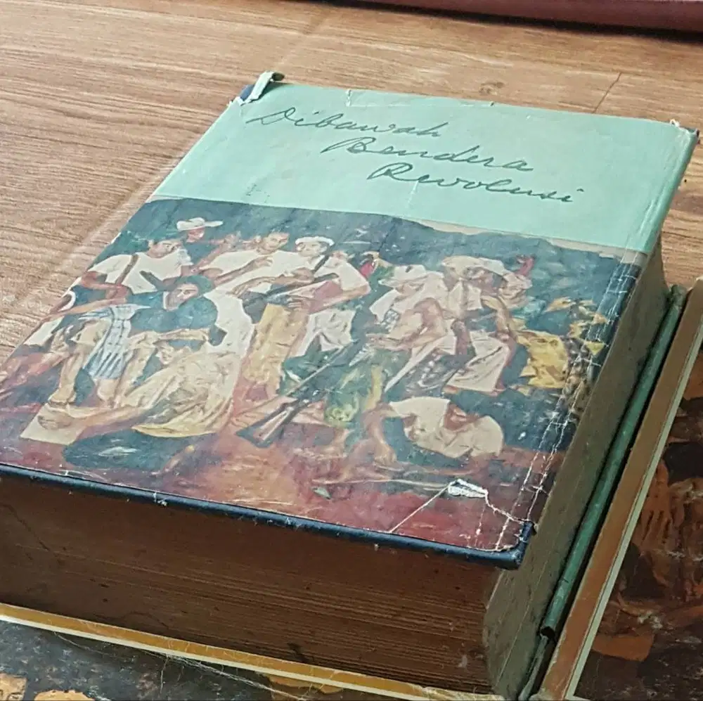 buku Soekarno dibawah bendera revolusi