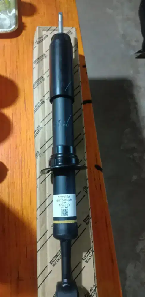 Shockbreaker kanan kiri asli toyota hilux-Fortuner