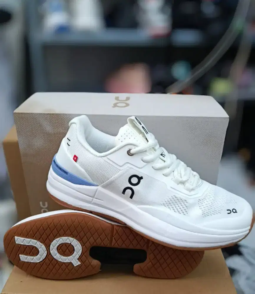 Sepatu oc on cloud roger