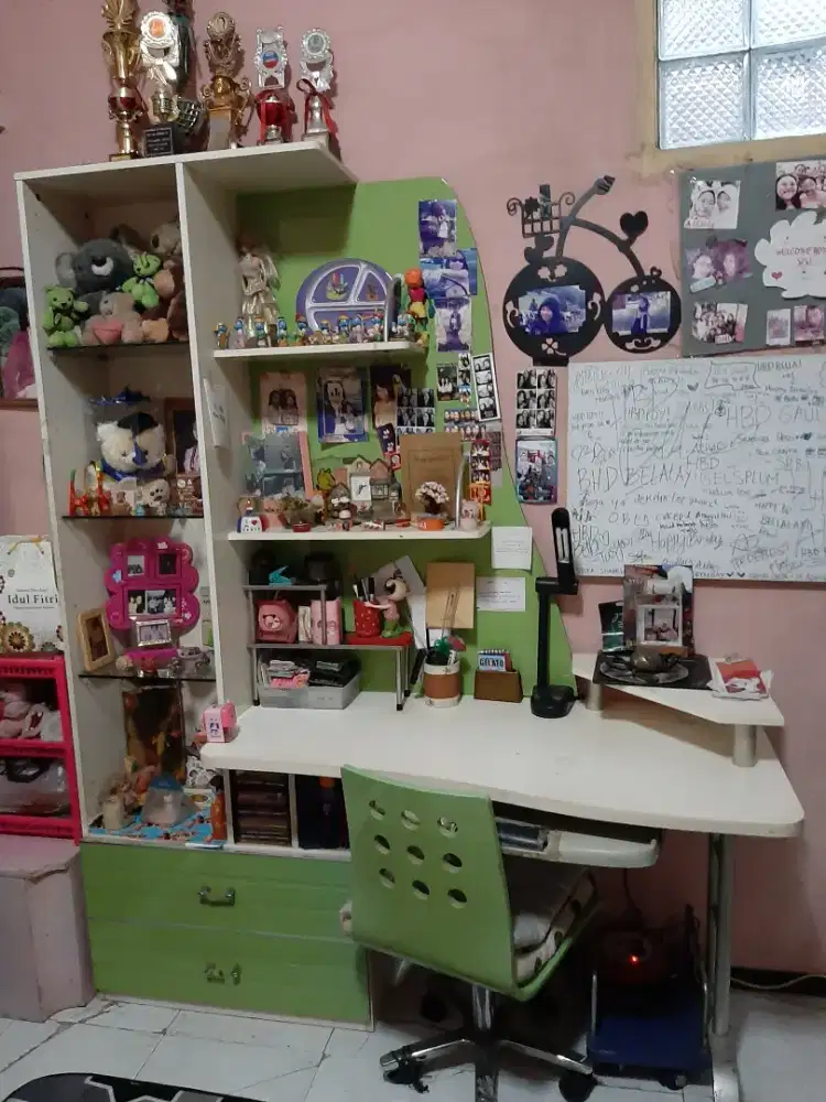 Dijual 1 set tempat tidur ukuran single & Meja belajar