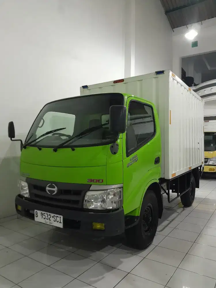 Hino Dutro 110 SD Box