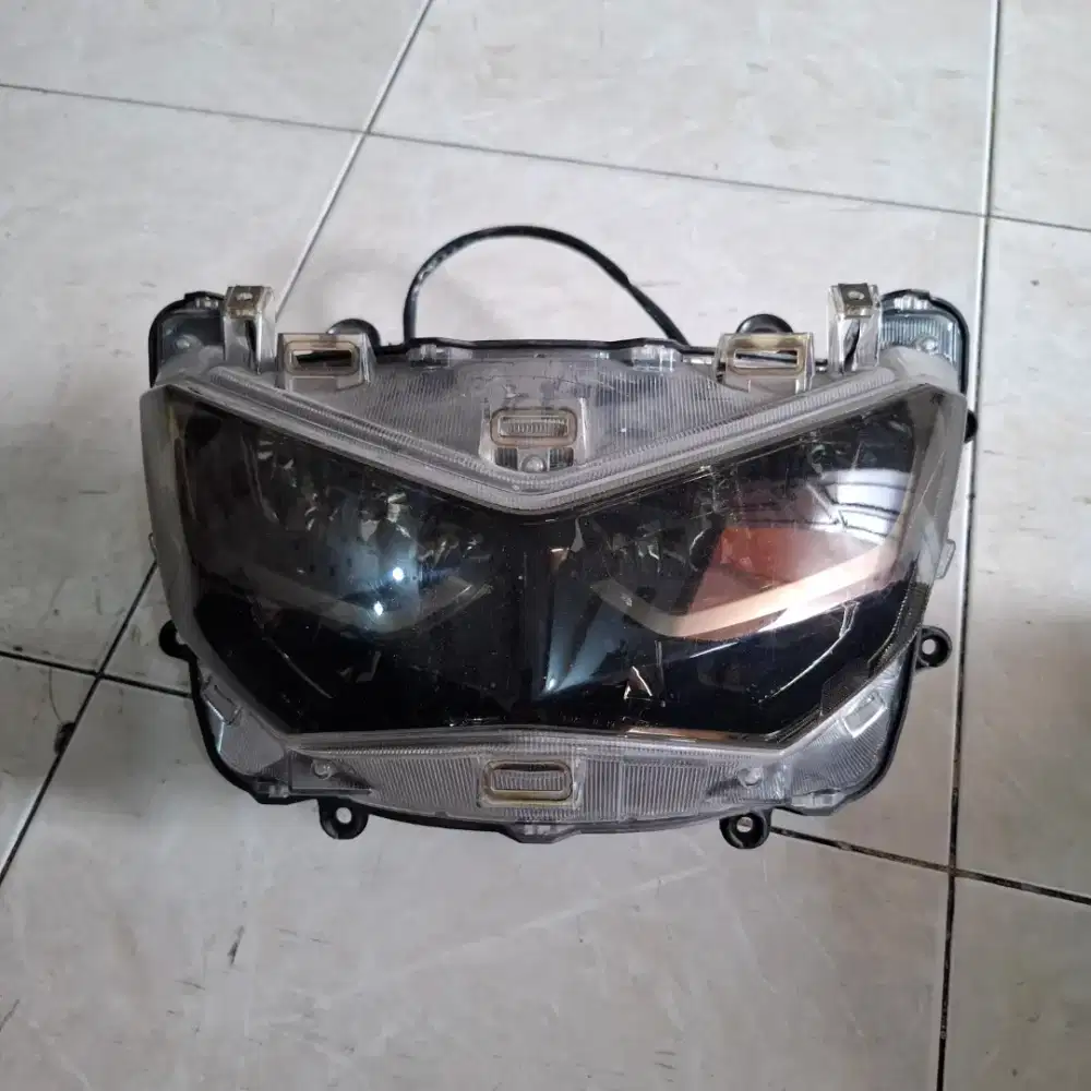 Headlamp,lampu belakang,lampu sein,knalpot original 100%nmax new 2020