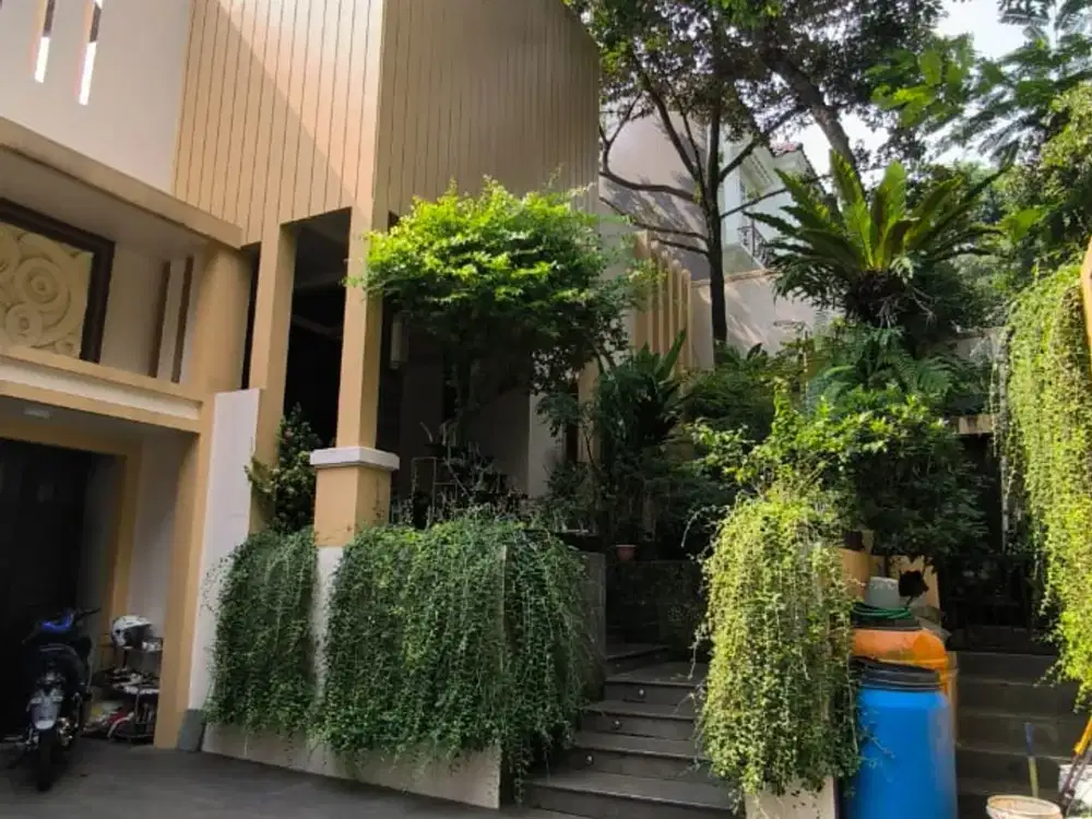 DIJUAL: Rumah Pondok Indah |  Prime Location | LT 555m² | Private Pool | Depan Taman
