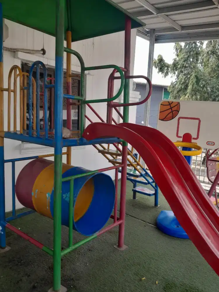 Rumah Perosotan mainan anak