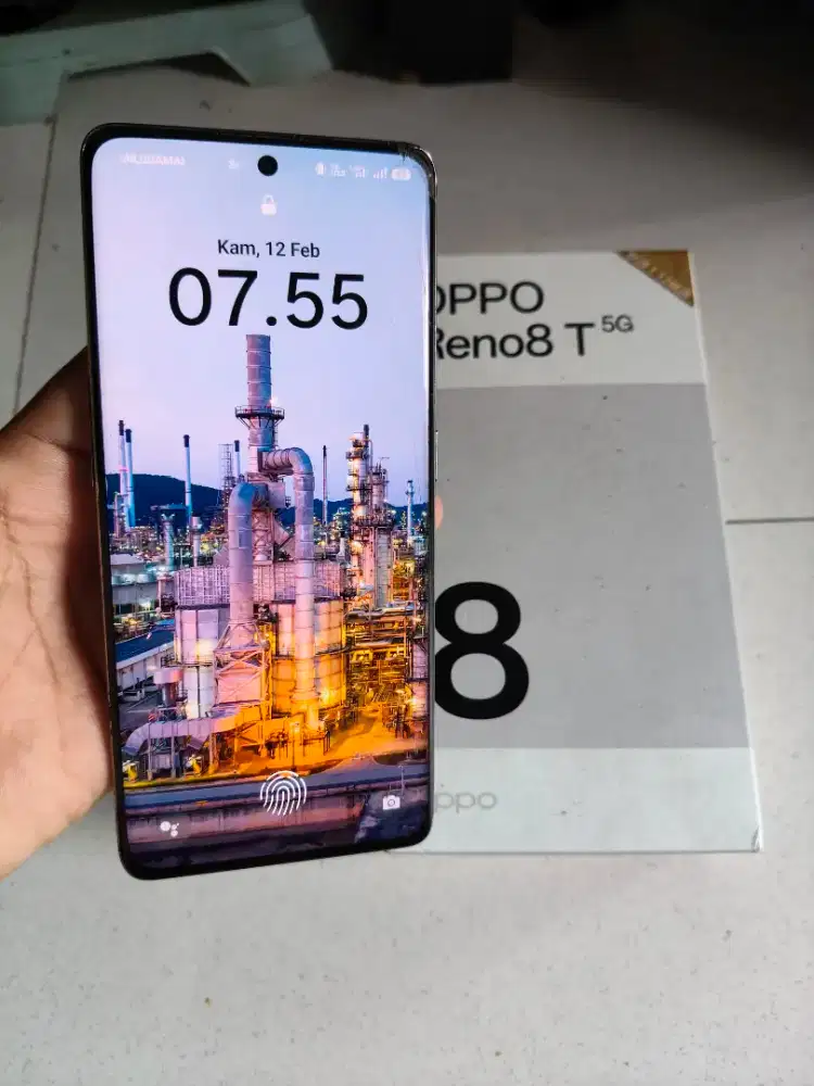 Oppo Reno 8T 5G 8/128 Layar amoled