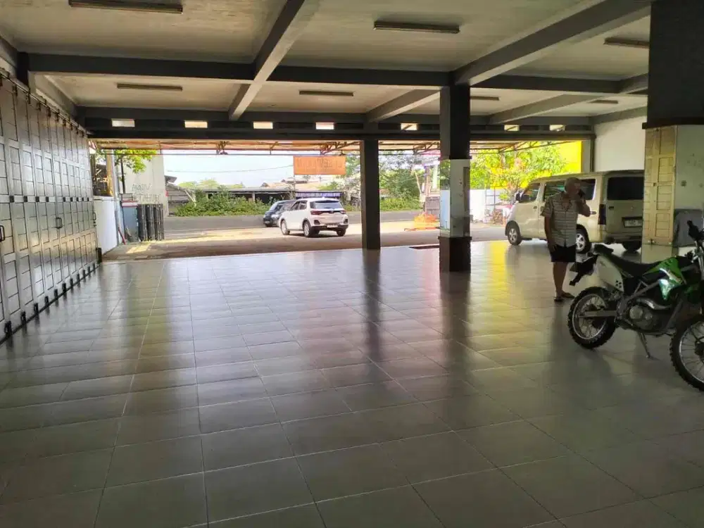 Gedung disewakan , bekas Showroom, kondisi baik dan siap huni