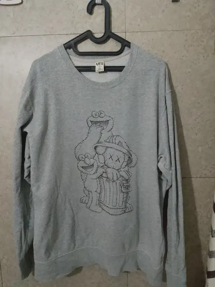 Switter Uniqlo Kaws X Sesame Street
