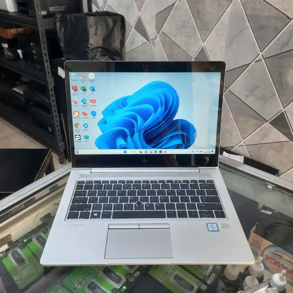 HP 830 G5, Core i5 gen 8, RAM 16GB, SSD 512GB, 13,3 inch FHD touch