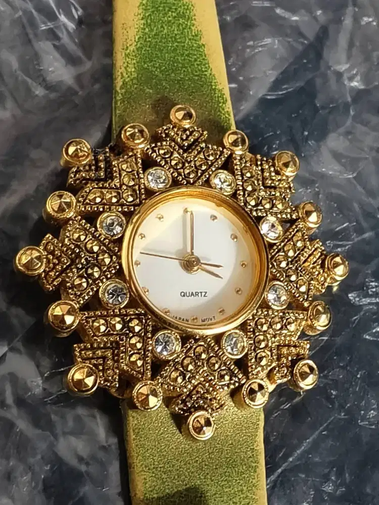 Jam Tangan Very Rare And Unique Women Watch