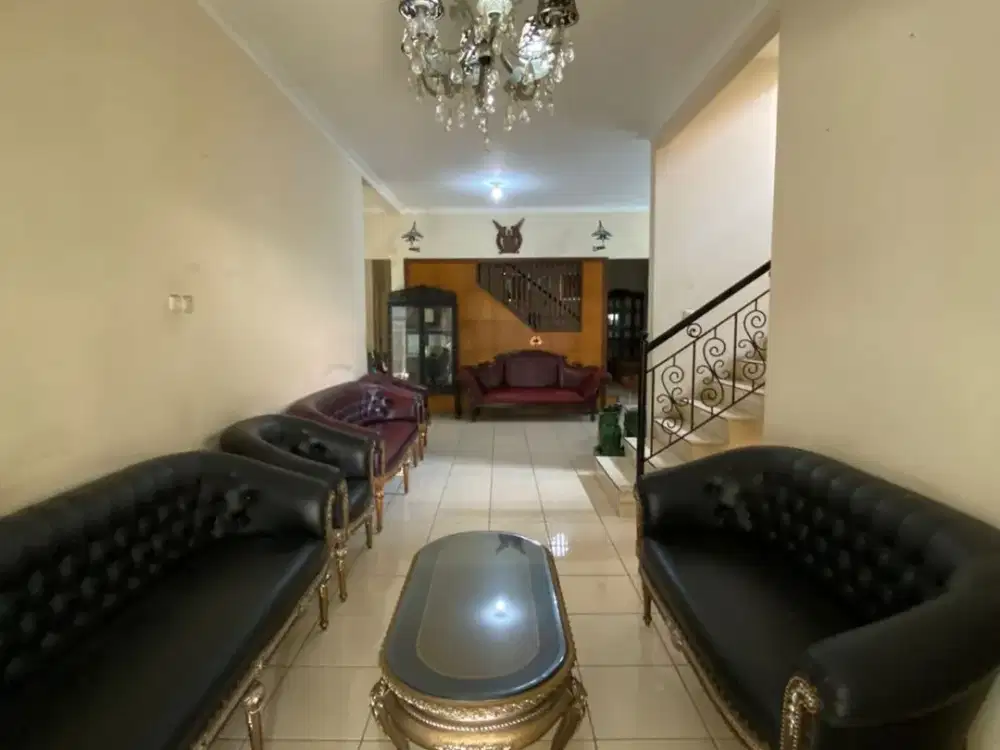 Dijual Rumah Terawat di Kota Baru Parahyangan Siap Huni