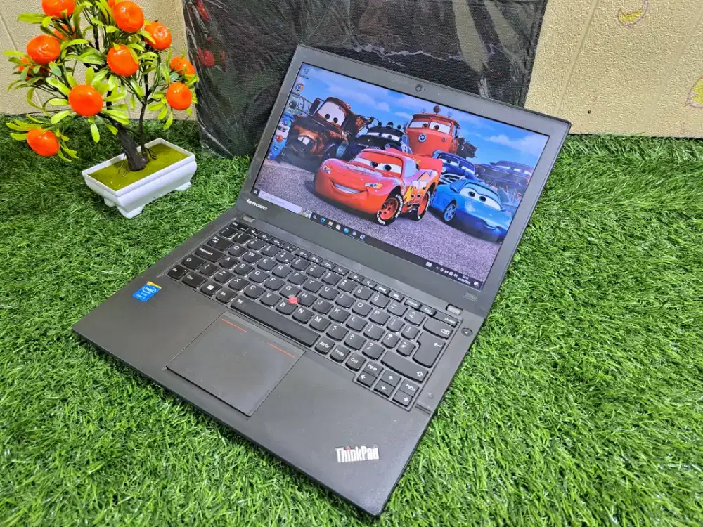 Lenovo Thinkpad X240 Core i3 normal semua siap pakai lancar jaya