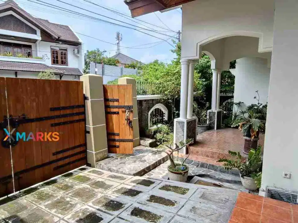 Disewakan Rumah Bagus Terawat 2 Lt, 4 Kamar, Ada Taman, di Area Manahan, 2 mnt ke GOR