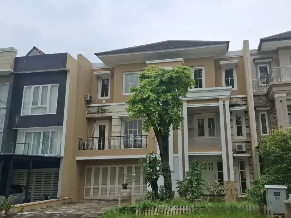 Dijual / Disewakan Rumah 3 Lantai Full Furnish di Cluster Sutera Onyx, Alam Sutera, Tangerang