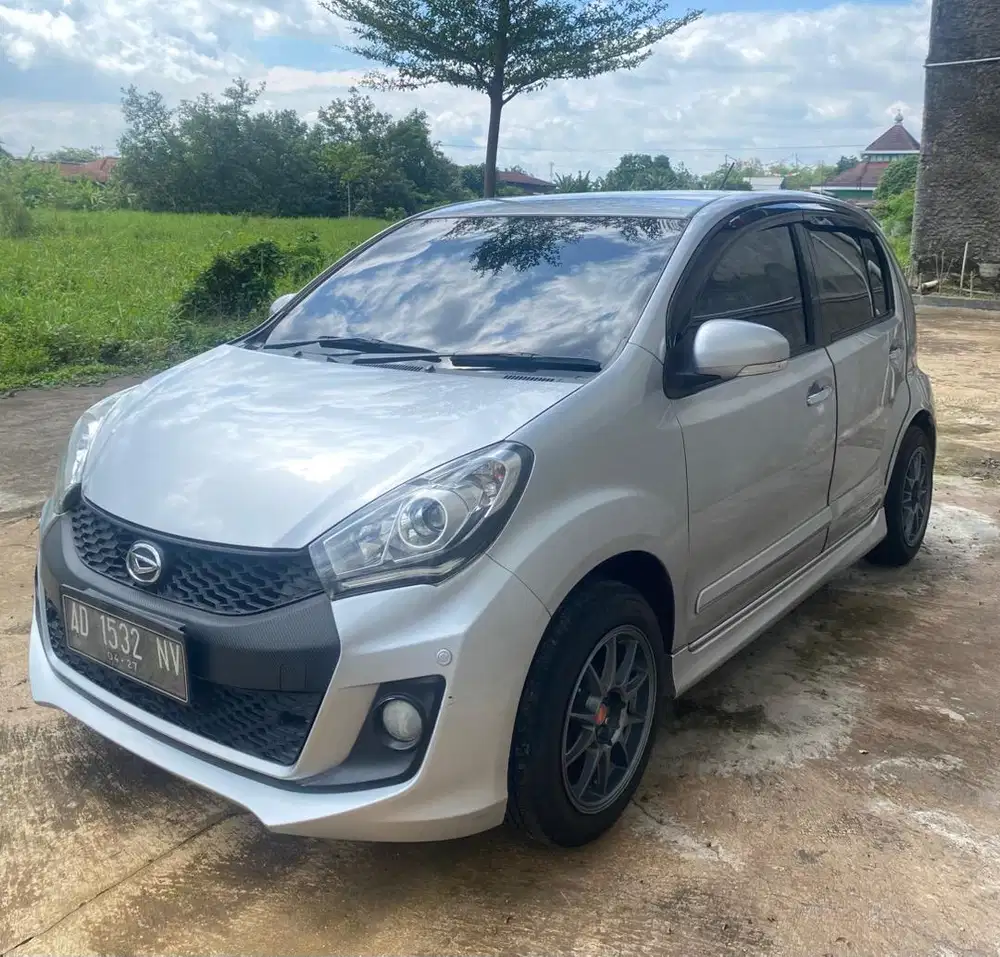PRIBADI - Daihatsu Sirion 2015 1.3 D Hatchback Silver