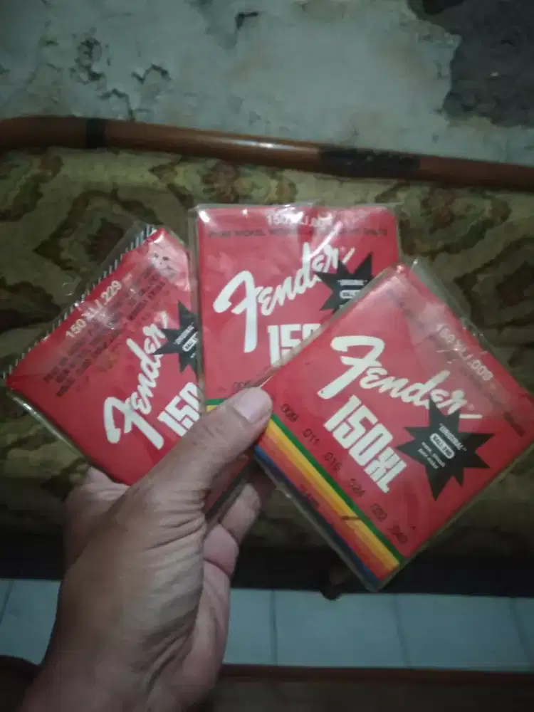 Tiga Set Senar Gitar Fender