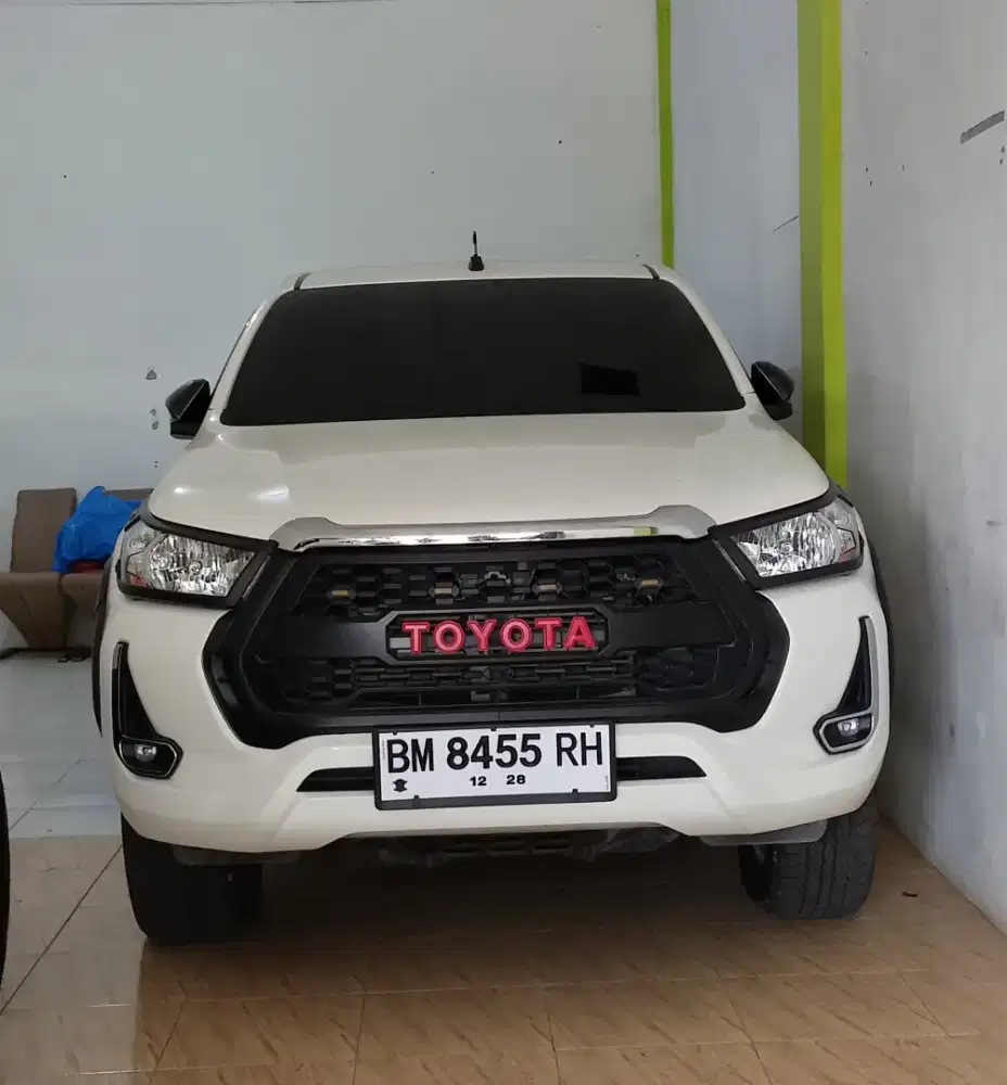Toyota Hilux 4x4 double cabin th 2023