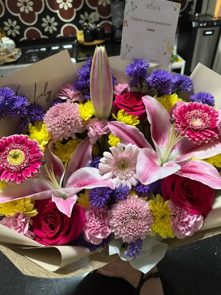 DIBUTUHKAN JASA PERANGKAI BUNGA BERPENGALAMAN