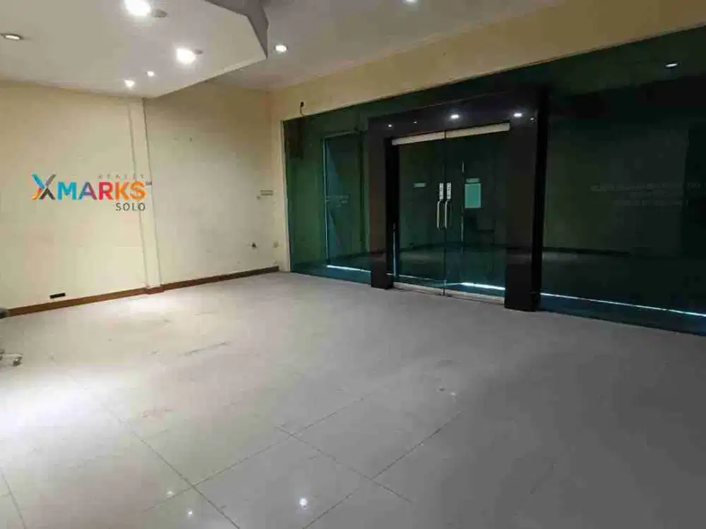 Disewakan Ruang Usaha Luas Cocok Untuk Kantor, Klinik Bersama, LPK atau semua usaha lain di area super sibuk Laweyan