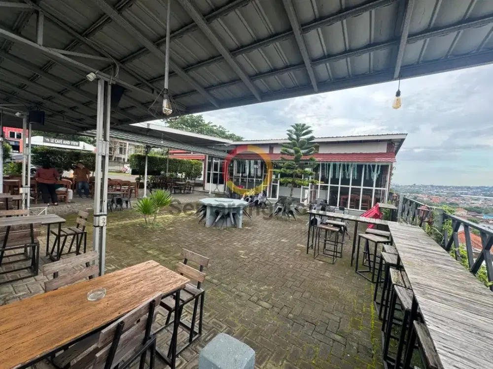 Bangunan usaha di jalan Untung Suropati