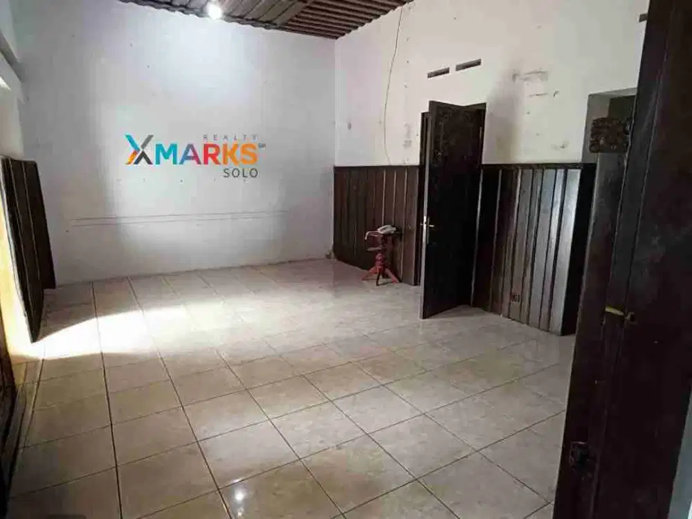 Disewakan Rumah Luas Area Kuliner, Selangkah ke Grandmall area Strategis Laweyan, Cocok Utk Kantor atau Cafe, Klinik, Kursus