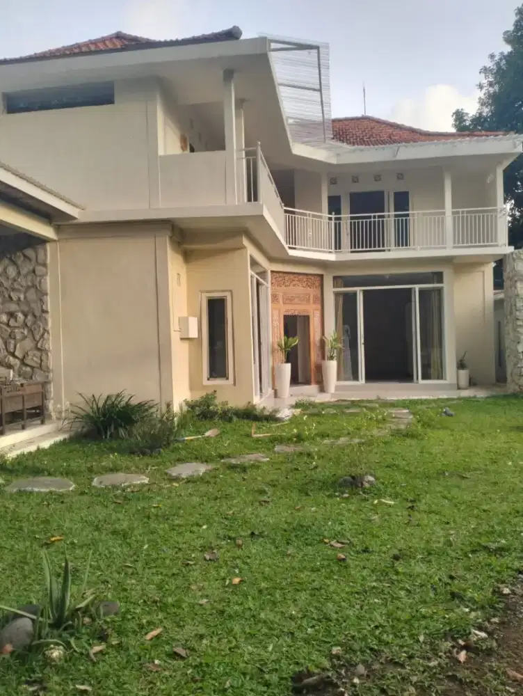 RUMAH RIVER VIEW DENPASAR LINGKUNGAN SEPERTI DI UBUD