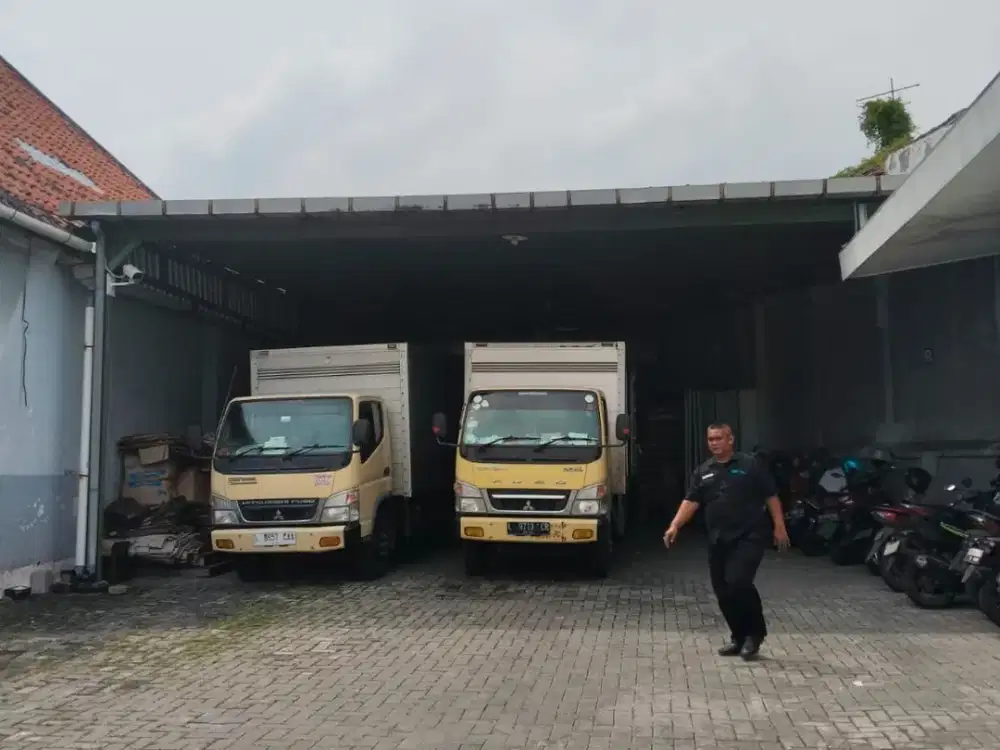 GUDANG TENGAH KOTA STRATEGIS