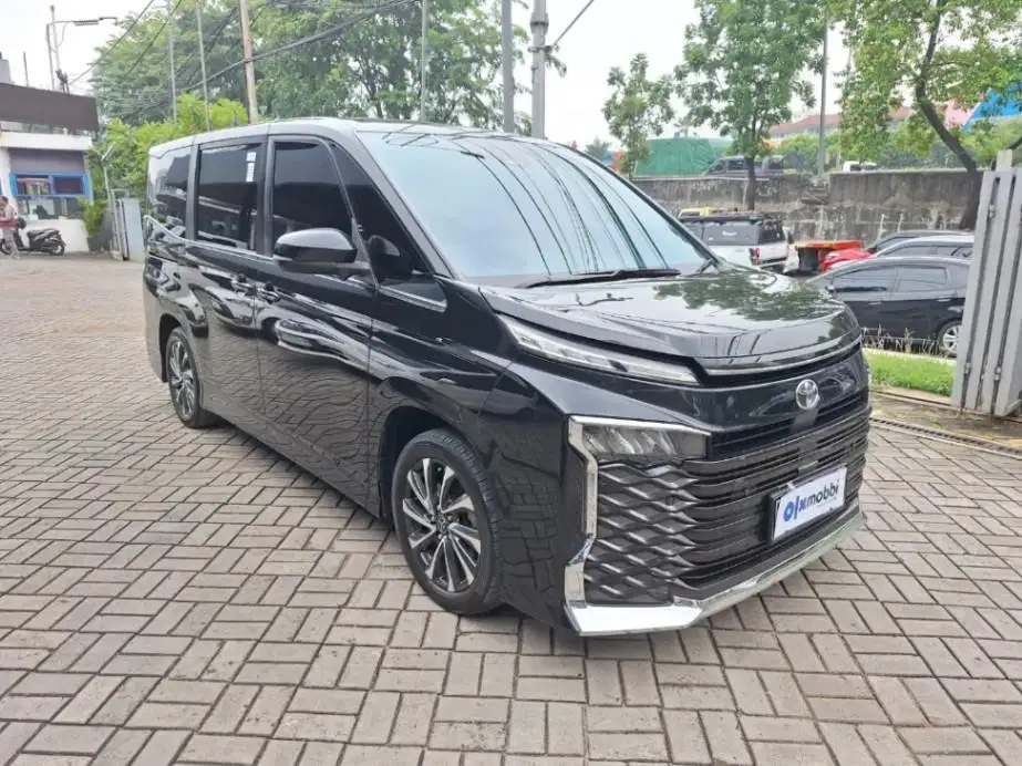 DP MURAH Toyota Voxy 2.0 Bensin-AT 2022  CJFKB