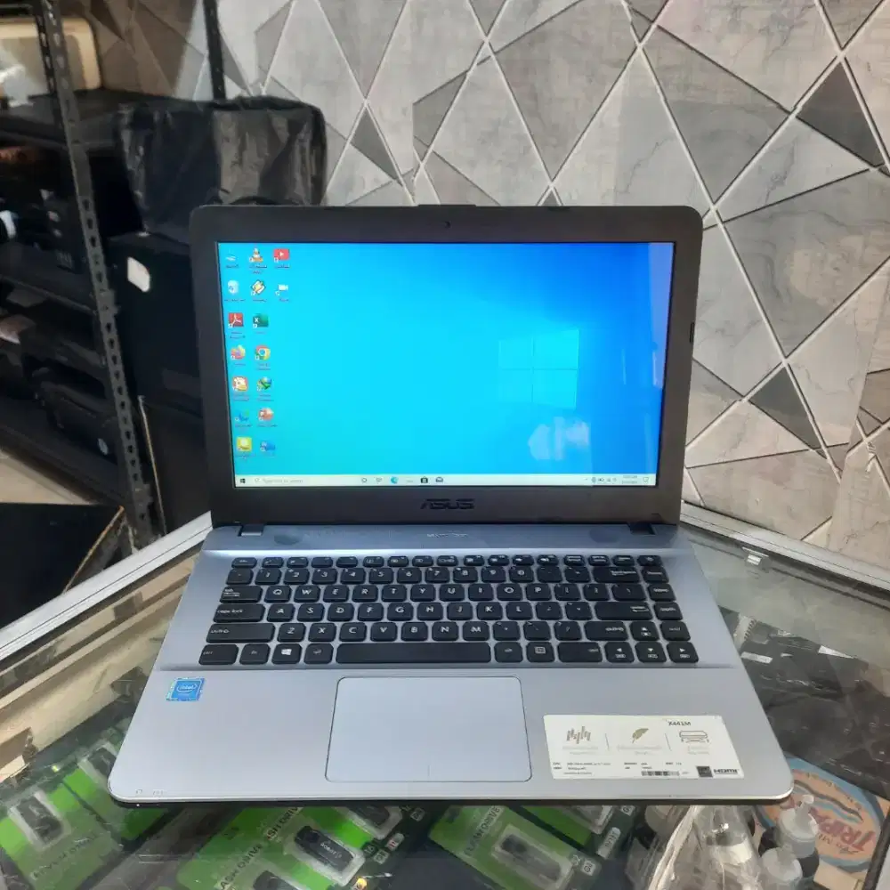 Asus X441M, Celeron N4000, RAM 4GB, SSD 128GB, Layar 14 inch