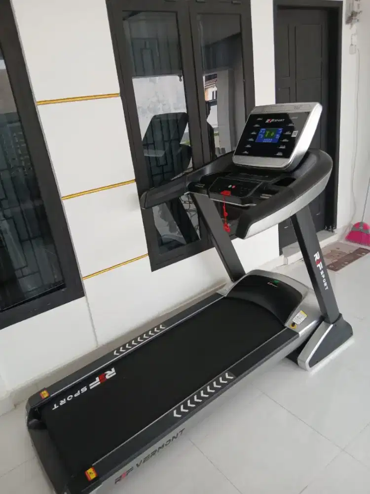 Treadmill elektrik jumbo RGF Vermont cocok untuk gym