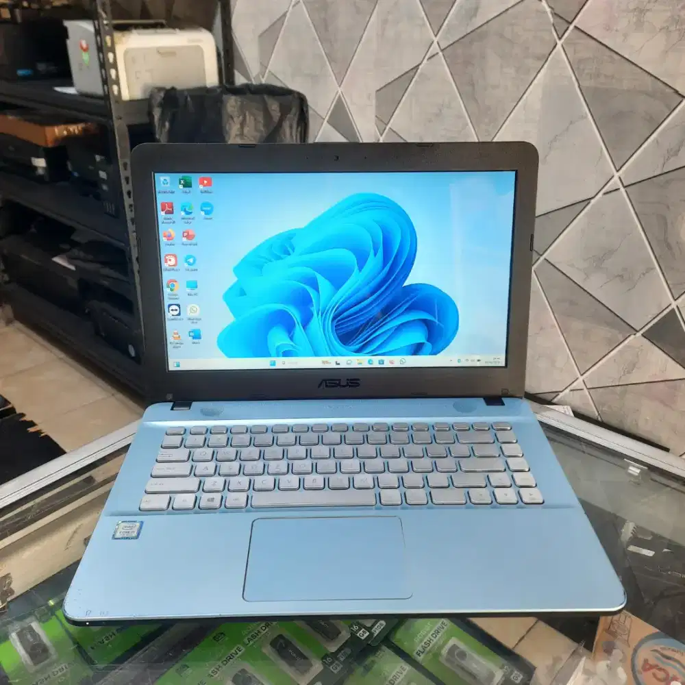 Asus X441U, Core i3 Gen 7, RAM 8GB, SSD 256GB, Layar 14 inch