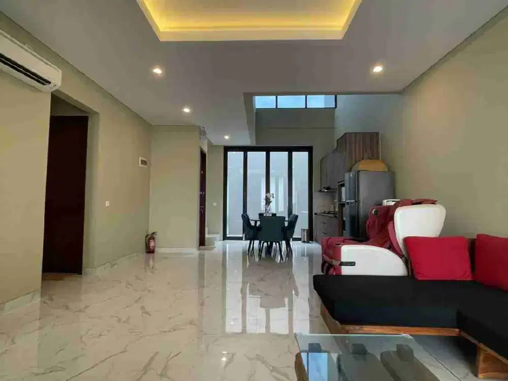 RUMAH MEWAH 4 LANTAI SIAP HUNI & BANGUNAN BARU DI KOMPLEK PULOMAS JAYA!