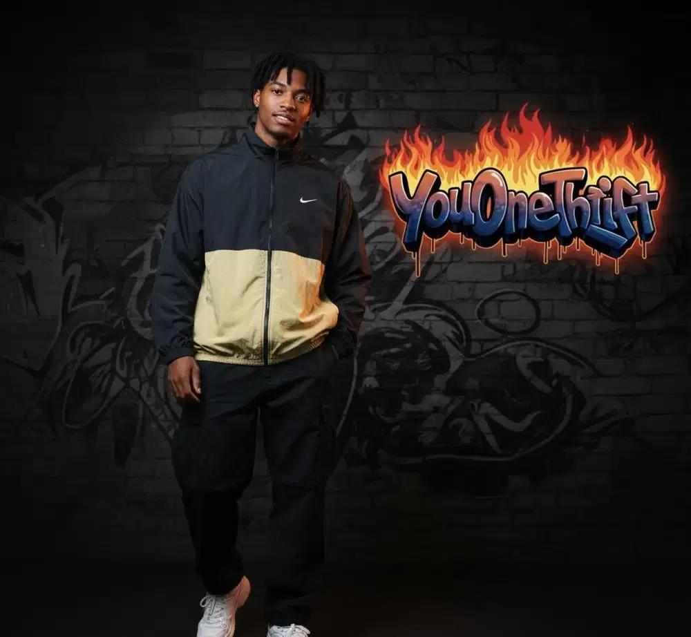 Windbreaker Nike spell out