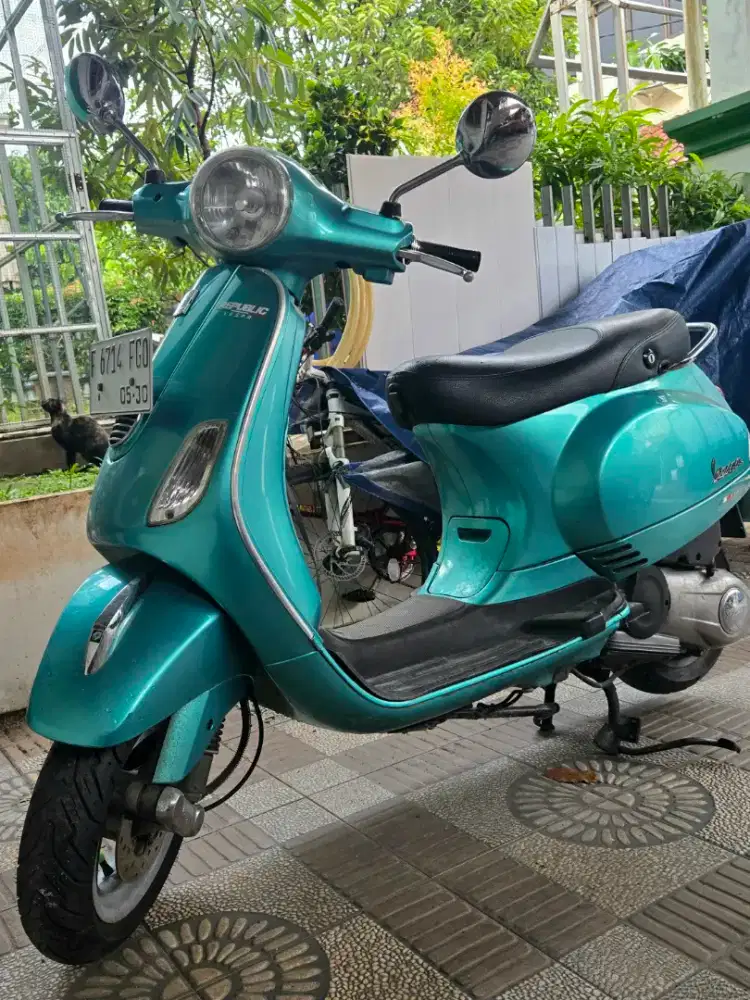 Dijual Vespa LXV3 Tahun 2013