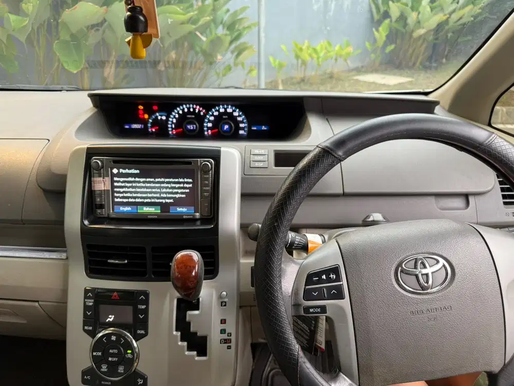Toyota Nav1 2013 Bensin