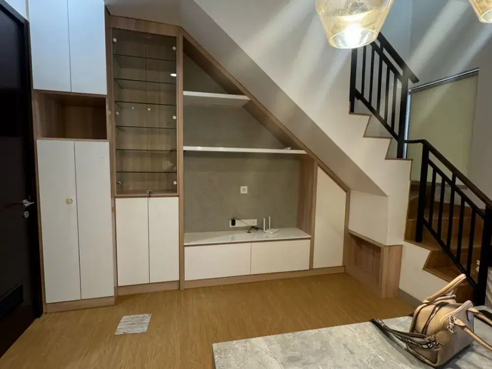 DISEWAKAN RUMAH DI PIK 2