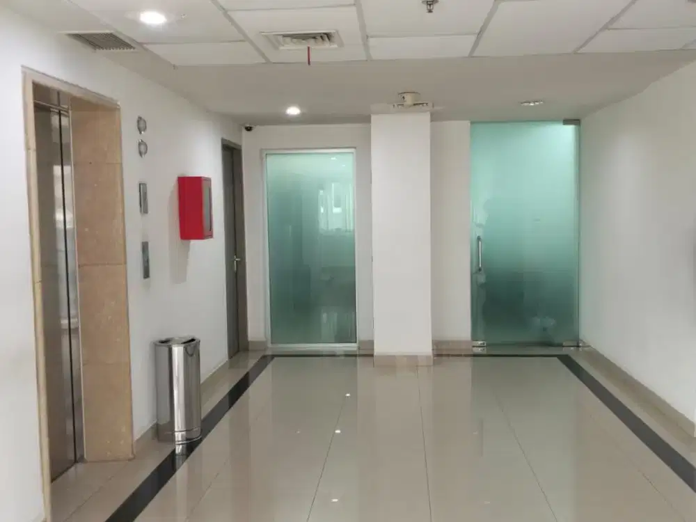 SEWA KANTOR DI JAKARTA SELATAN   SUDIRMAN  1000M2  PARTISI 130K NEGO