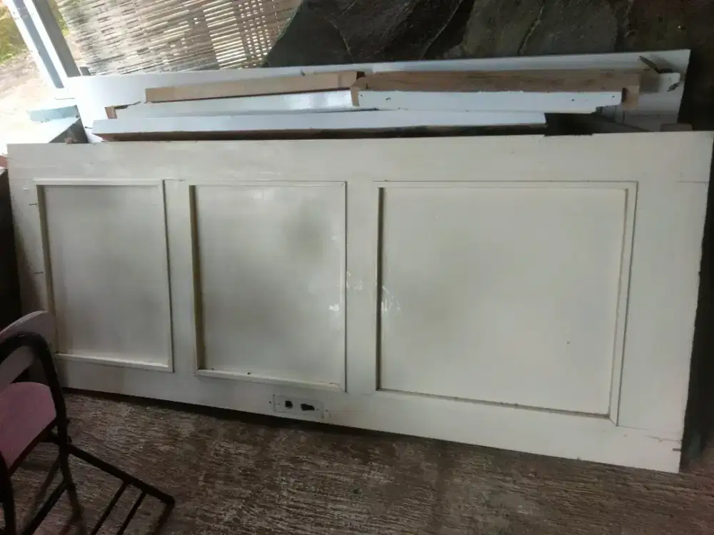 Pintu bekas bongkaran