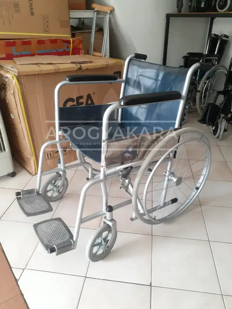 Kursi roda standart bekas