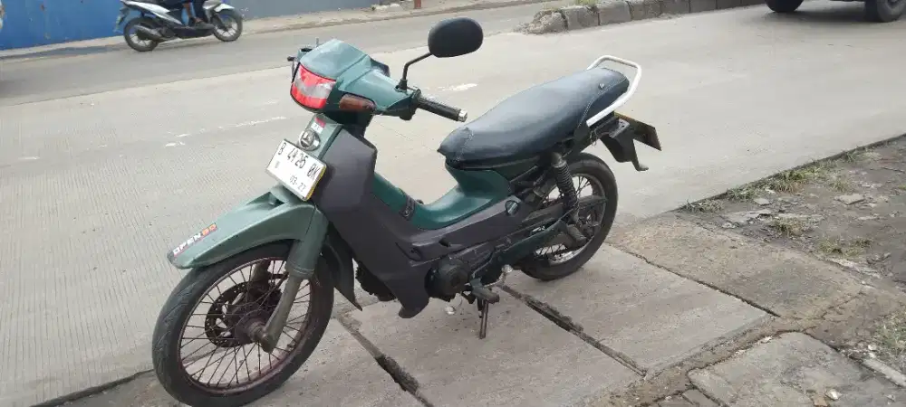 Dijual motor Kawasaki kaz r kondisi sesuai foto harga bisa nego bermit