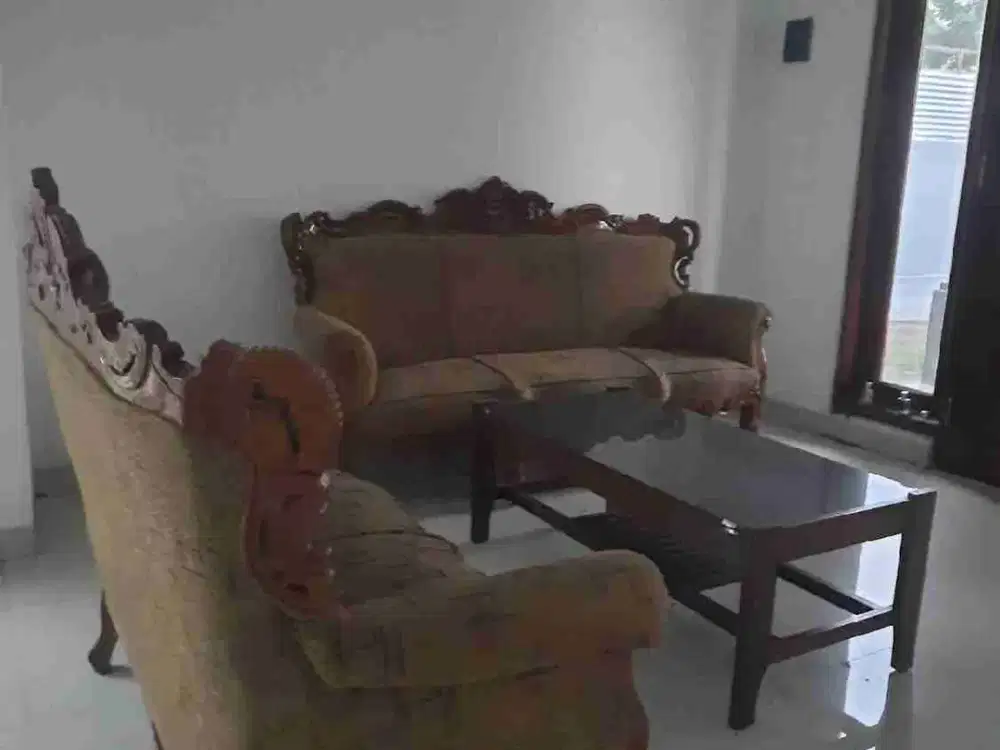 Rumah siap huni di cluster elite