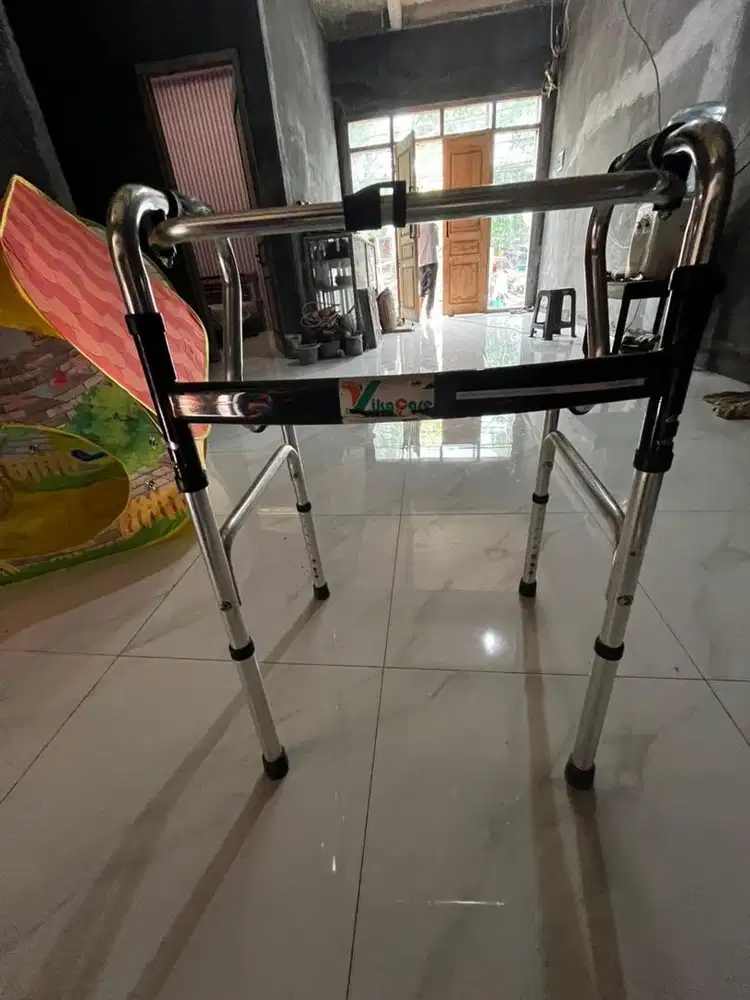 Tongkat kaki 4 di jual cepat