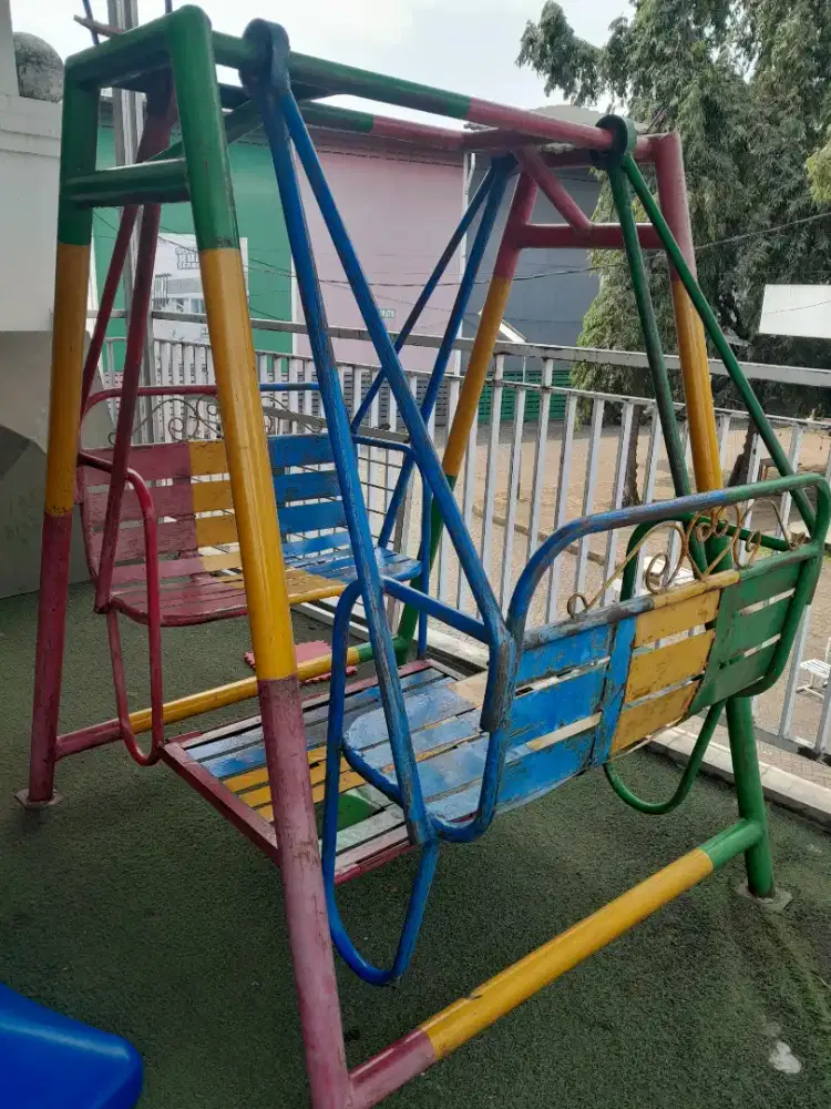 Ayunan mainan anak