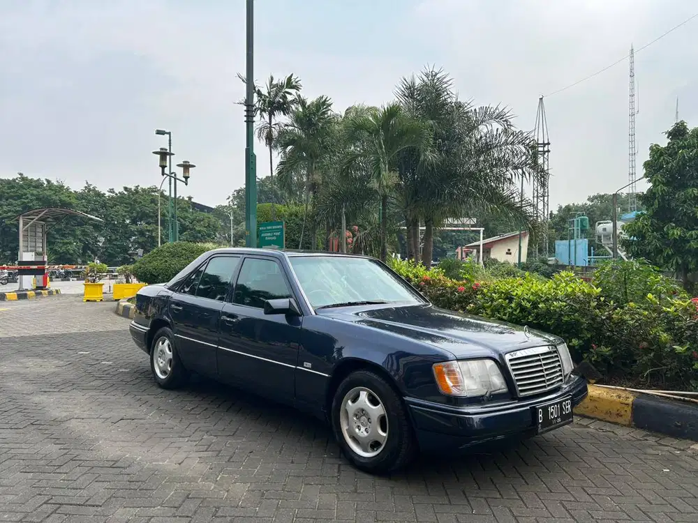 W124 E320 Masterpiece Manual 1996