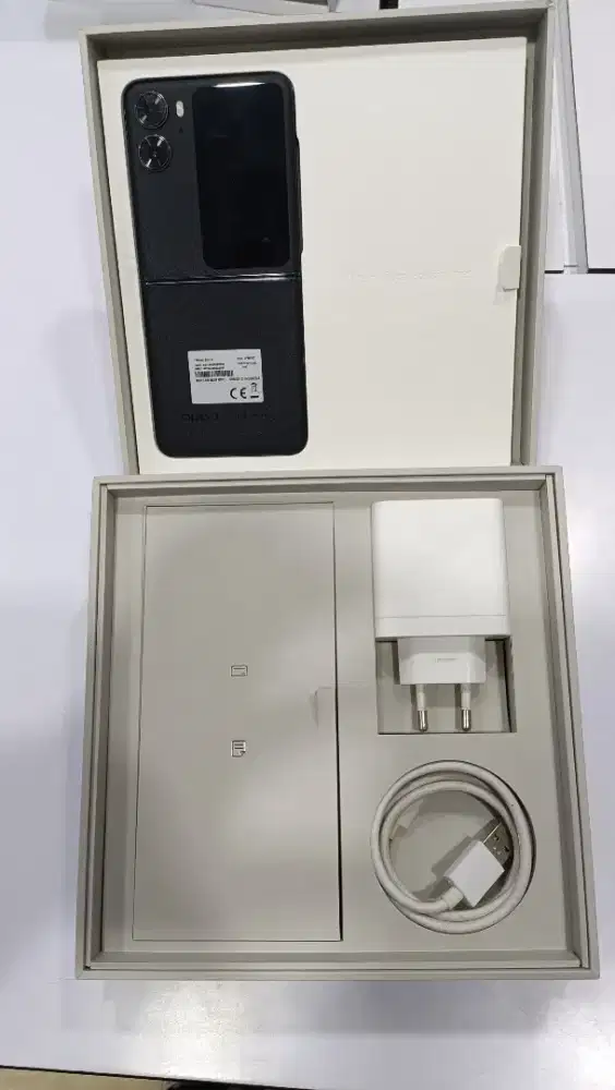 Di jual Oppo find n2 plip 8/256 lengkap