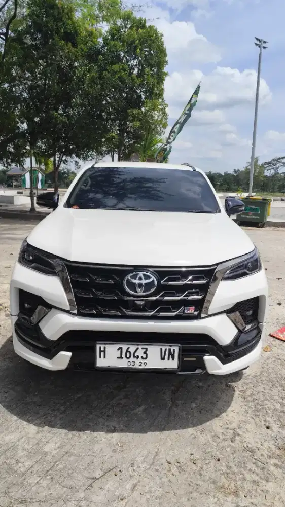 VRZ GR 2.8 tahun 2023 like new condition. kilometer dibawah 10 ribu